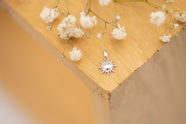 Pendentif Soleil de Gigi Clozeau