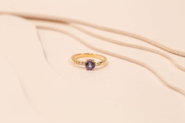 Bague Comète Saphir Violet Diamant de Studio 28