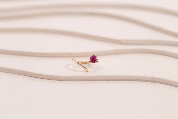 Boucle d'oreille Piton Double Rubis de Studio 28