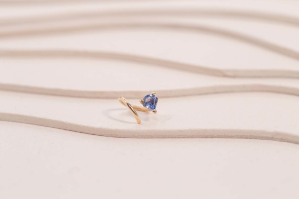 Boucle d'oreille Piton Double Saphir Bleu de Studio 28