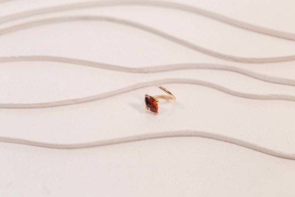Boucle d’oreille Piton Double Grenat de Studio 28
