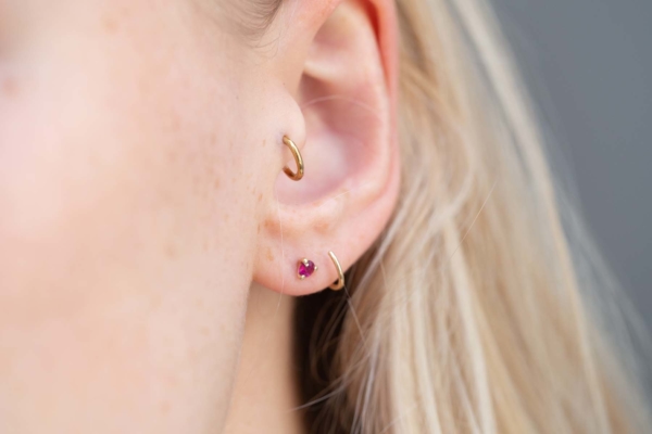 Boucle d'oreille Piton Double Rubis de Studio 28