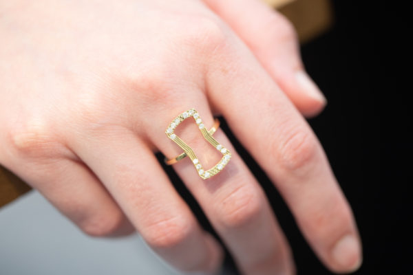 Bague Violette Diamants Semi-Pavé de Andi Marthe